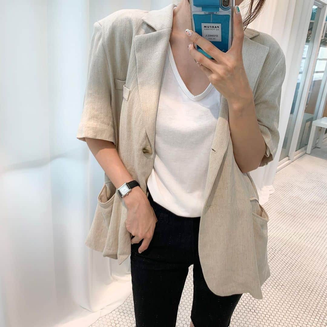 Hyemiさんのインスタグラム写真 - (HyemiInstagram)「#르메리엘 @lemeriel2019 이 밤에 열정 불태워 업뎃해쪄욤🔥 5부바지랑 브이넥기본티랑 린넨나시까지!! 제발 구경한번만 와주세용...🥺 네이버에 “르메리엘” 인스타 @lemeriel2019 . 모든 의류는 7월말까지만 진행합니다 그전에 품절되는 상품이 있을수도 있어용 . 의류는 품절이 빠른경우가 많아 맘에 드시면 빠른속도로 겟 하시는게 좋아용❤️」7月3日 0時10分 - hinzajoa