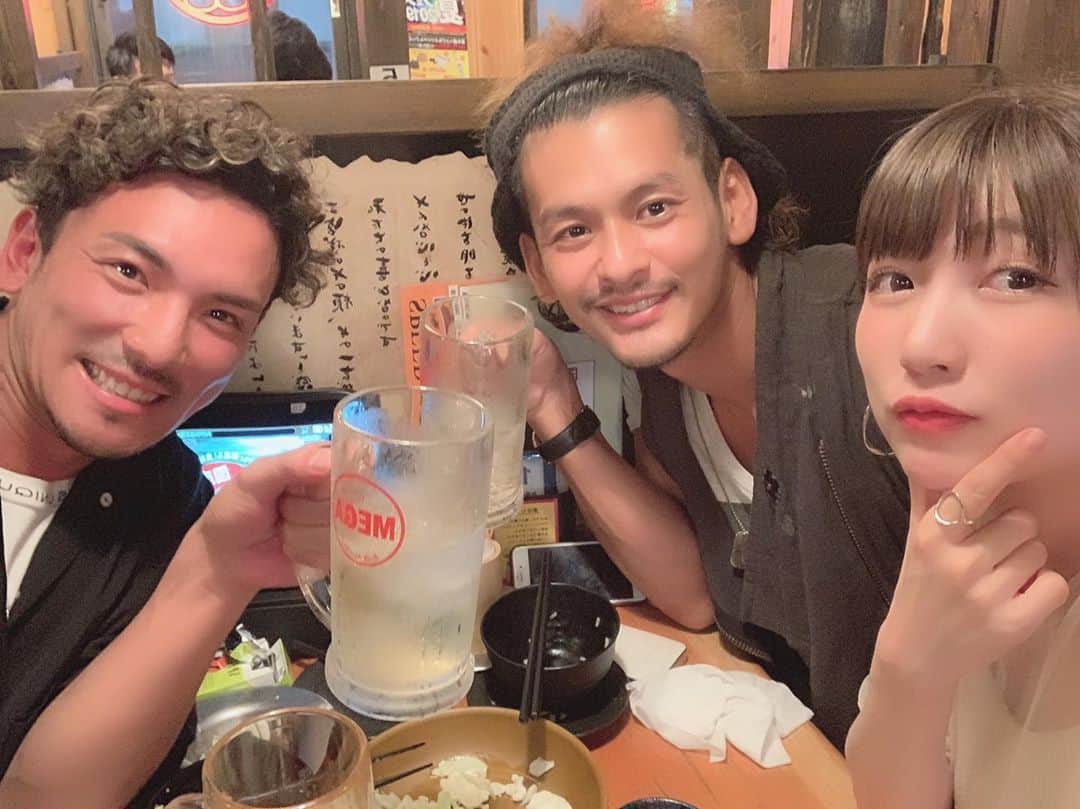 のインスタグラム：「真っ先に心配してくれたヒデ君。  まぢで忙しい中かけつけてくれた桃氏。  話をたくさんできて改めて仲間。  改めて一人で生きていけない男だなとも。  何より何でも話せる環境があってよかった。  口がついてるの話すため。  耳があるのは聞くため。  受け入れられる事少しづつかもだけど、  この歳だけど成長させてください。  #あいのり #仲間 #旅 #好きな人 #感謝 #残念な男」