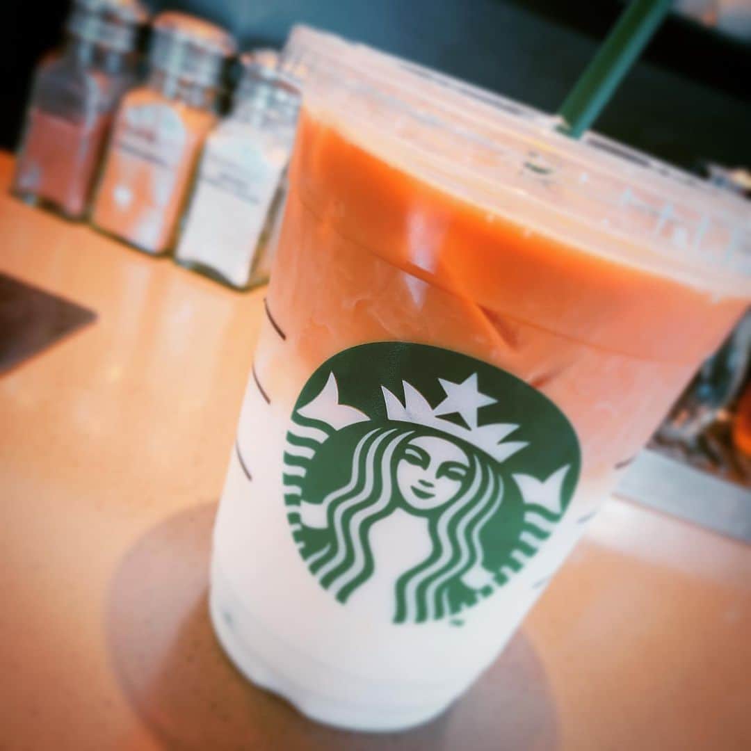 澁谷梓希さんのインスタグラム写真 - (澁谷梓希Instagram)「. . #starbucks #caramelmacchiato #café #coffeeshop #japan #drink #caffeine #workworkwork #breaktime」7月3日 9時56分 - azk_s811