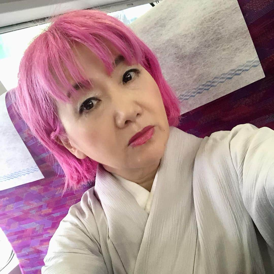 旺季志ずかさんのインスタグラム写真 - (旺季志ずかInstagram)「シーラ族のみんなへ  みんなの応援のおかげで 天の河伝説初日 今日を迎えることが できました！ 本当にありがとう💕 劇場に来てくれるひとも 来れないひとも 繋がっているから🌸  公演中は写真撮影録画は 禁止だけど カーテンコールはオッケーなので 感想つけてアップしてね。 読みにいくからね  #天の河伝説  #sealaちゃん  #シーラ族  のみんなへ」7月3日 10時11分 - shizuka_ouki