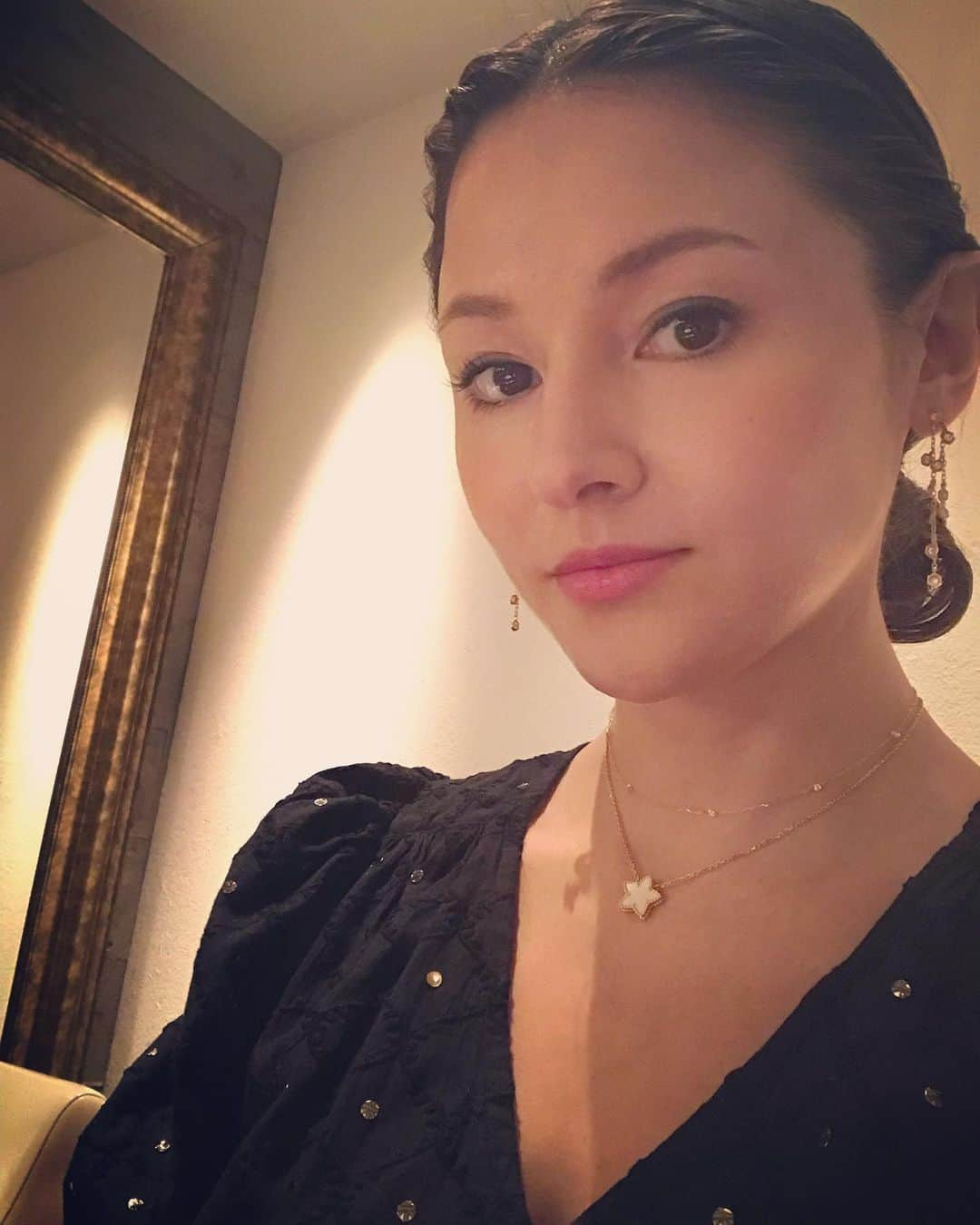 橋本麗香さんのインスタグラム写真 - (橋本麗香Instagram)「昔から 毎日自分の顔が違うのです  飽きなくて良いですがね。。 自分自身に☺️ ． #joy」7月3日 10時13分 - reikamaria