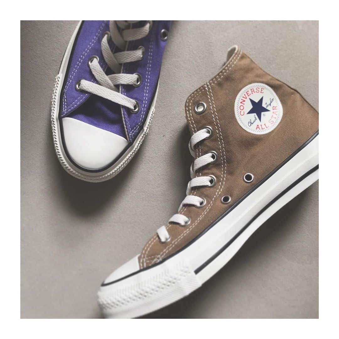 上村若菜のインスタグラム：「どちらかに絞れなくて結局両方お出迎え…👟💜 . #converse #コンバース #チャックテイラー #オールスター #パープルとブラウン #秋冬に間違いない2色 #ブラウンはお店で #やっぱり諦めきれずパープルはnetで #netだとパープル2種類あるので要注意 #若干色味がちがう#sale中に対象外のものを買う💸 #靴紐ゴムにかえなきゃ #wakamesfavorite」