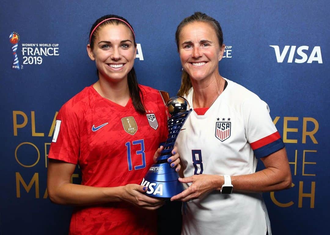 FIFAワールドカップさんのインスタグラム写真 - (FIFAワールドカップInstagram)「Congratulations to 🇺🇸 @alexmorgan13! The #PlayeroftheMatch presented by Visa for #ENGUSA! . *The trophy was presented by Brandi Chastain, #FIFAWWC winner & #USWNT legend #DareToShine」7月3日 10時24分 - fifaworldcup