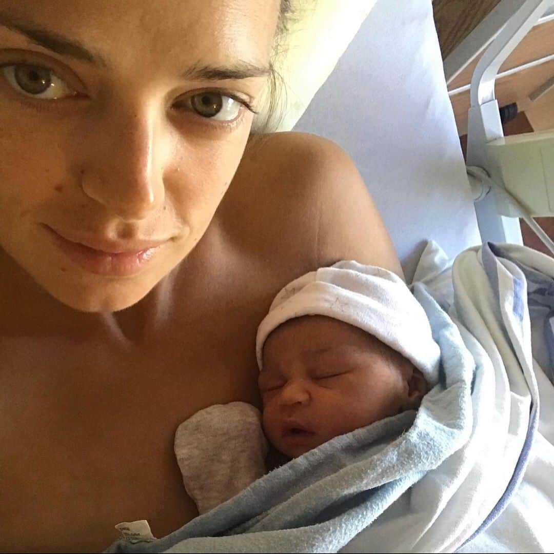 メリッサ・ビショップのインスタグラム：「Happy birthday, baby Corinne. I can’t believe it’s been a year, but holy smokes you make our world so much brighter. We love you 💕  #firstbirthday #girlmom #ourworld」