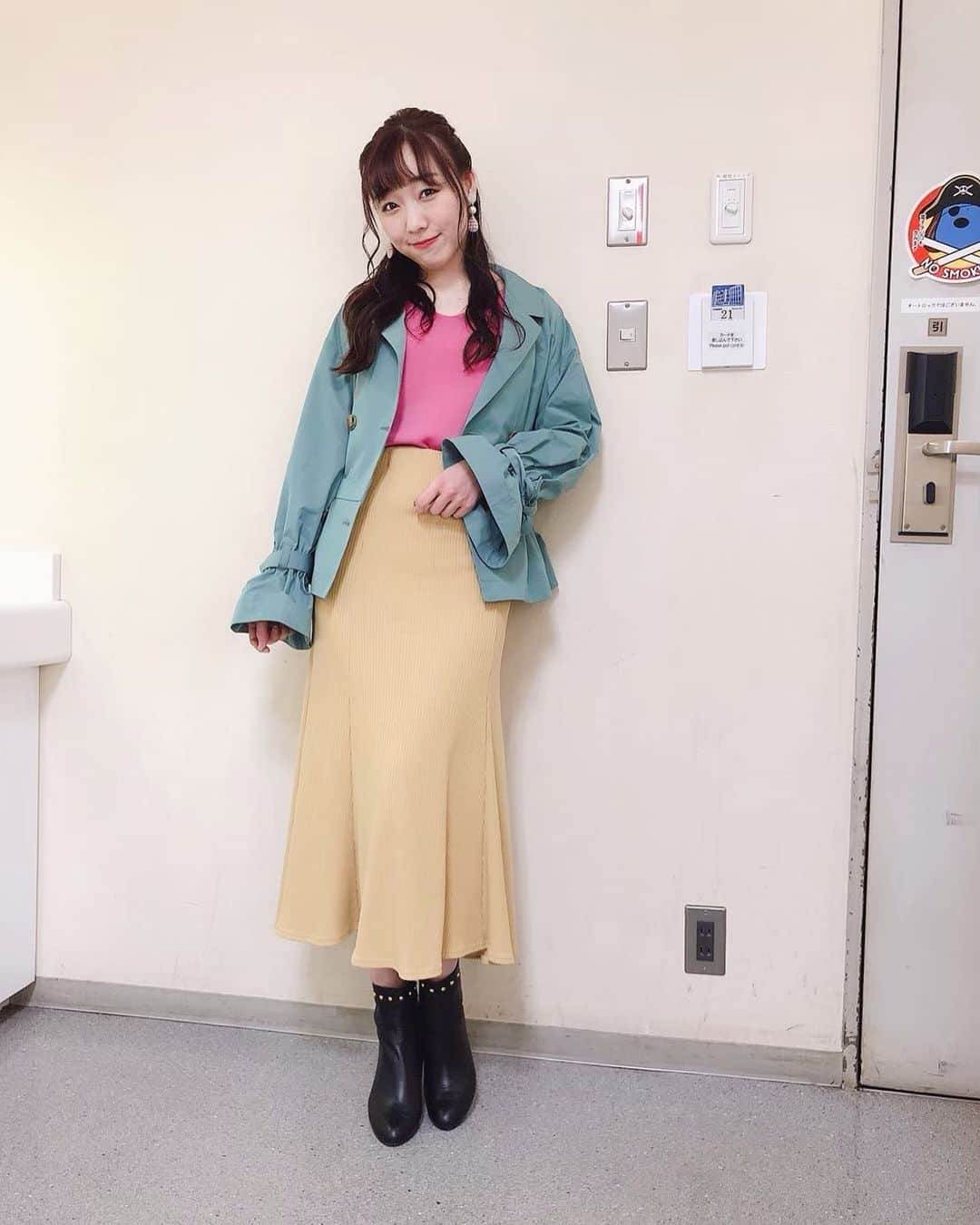 のインスタグラム：「ロケ服👗  #須田亜香里 #ske48 #styling #fashion #coordinate #tbt #fff #wear #clothes #goout #photooftheday #paletone #pastel #outfit #casual #dressing #wearing #アイドル」