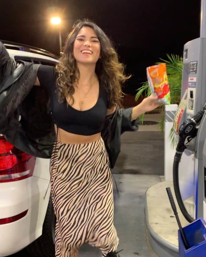 キラ・サントーロのインスタグラム：「Y’all know the hot Cheetos dance??」