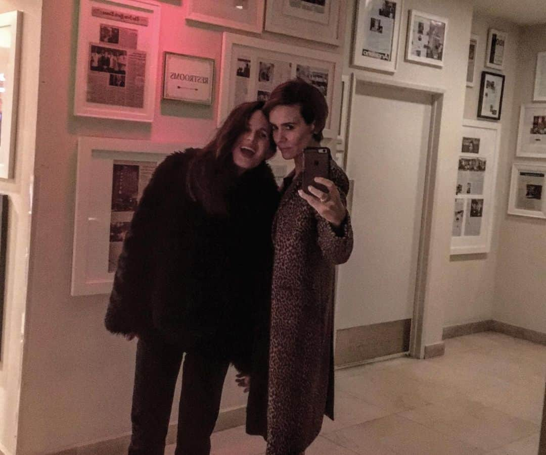 サラ・ポールソンさんのインスタグラム写真 - (サラ・ポールソンInstagram)「My dearest @elizabethreaser what can I say? I’d be lost without you. Happy birthday, soul sister. ❤️ (yes I posted a picture of her acting because I couldn’t help it)」7月3日 10時43分 - mssarahcatharinepaulson