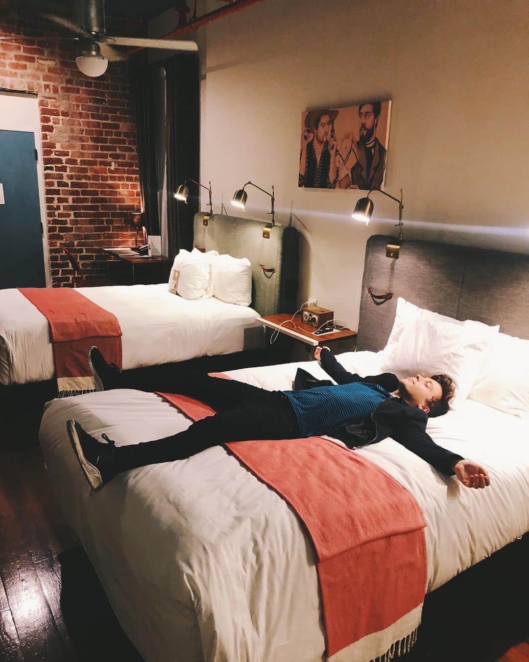キートン・ストロンバーグのインスタグラム：「New Orleans for the 4th of July 🇺🇸🎆 @old77_hotel」