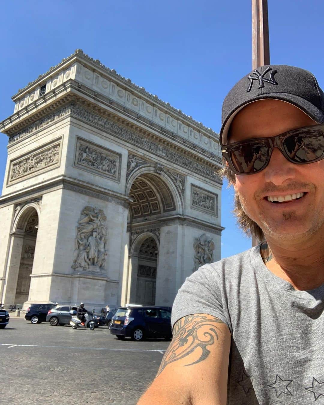 キース・アーバンのインスタグラム：「Summer in Paris - does it get any better ?!!!! Merci!!!! - KU‬」