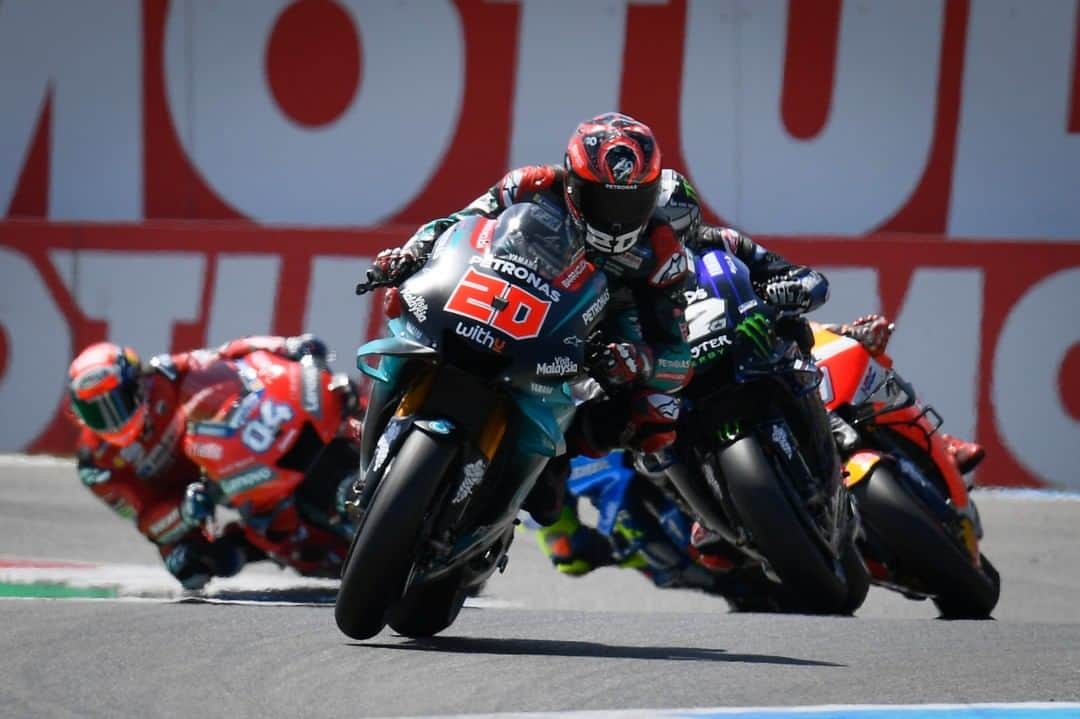 MotoGPさんのインスタグラム写真 - (MotoGPInstagram)「The rookie leading the pack 💪 // @fabioquartararo20 experienced how it feels to lead a #MotoGP race for the first time at the #DutchGP 🇳🇱 #FQ20 #Motorcycle #Racing #Motorsport」7月3日 2時00分 - motogp
