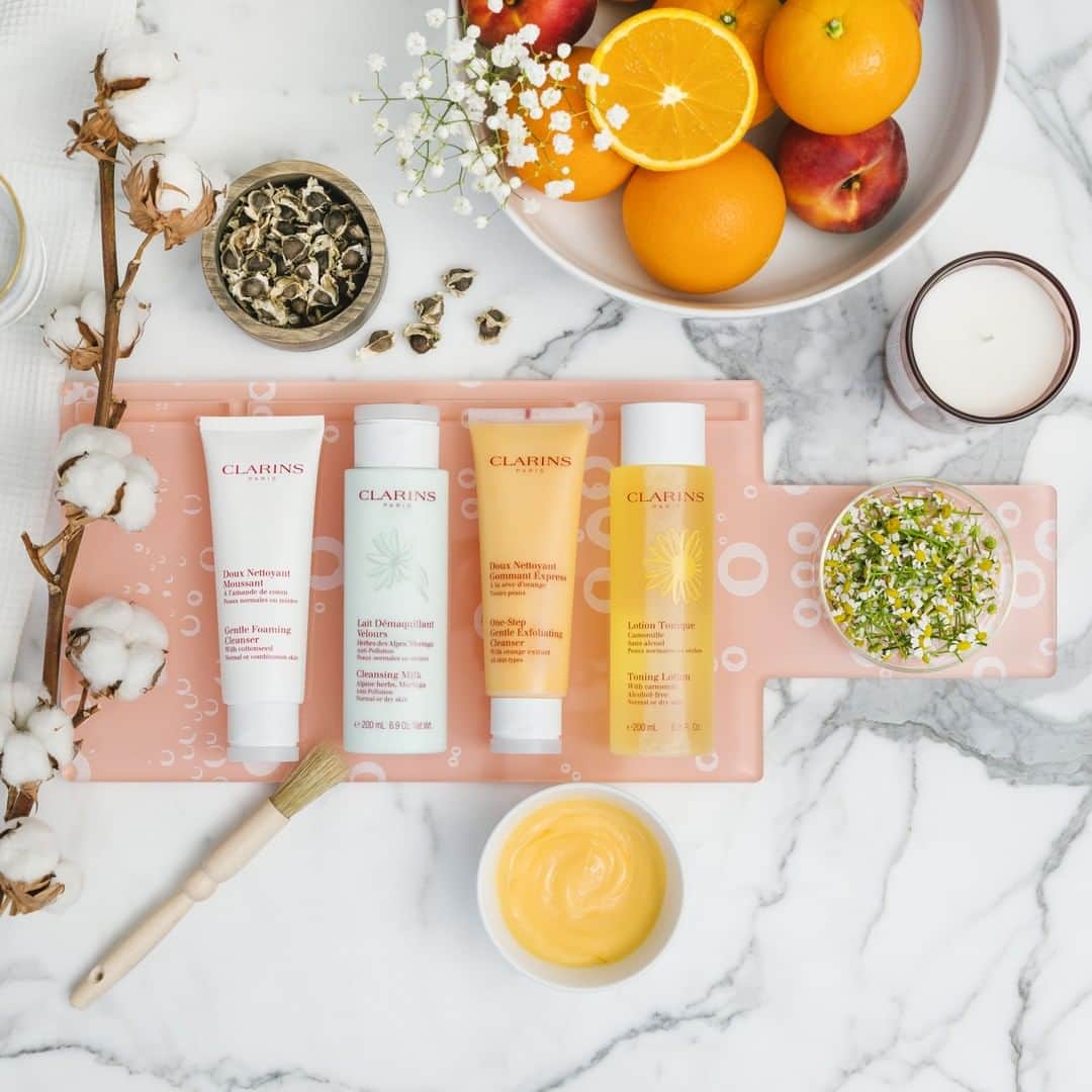 ClarinsUKさんのインスタグラム写真 - (ClarinsUKInstagram)「We love our cleansing arsenal! What's in yours? #Clarins #ItsAllAboutYou」7月3日 2時01分 - clarinsuk