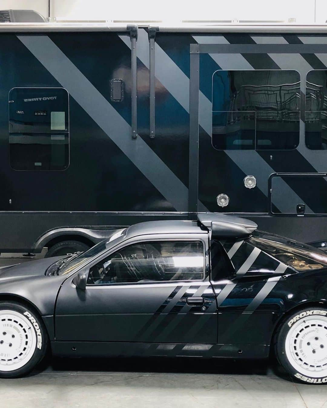 ケン・ブロックさんのインスタグラム写真 - (ケン・ブロックInstagram)「One of these things is graphically like the other. Ha. Any guesses as to what’s behind my Ford RS200 that blends in so well with it? #heresahintitsanRV #GrandDesignRV」7月3日 2時03分 - kblock43