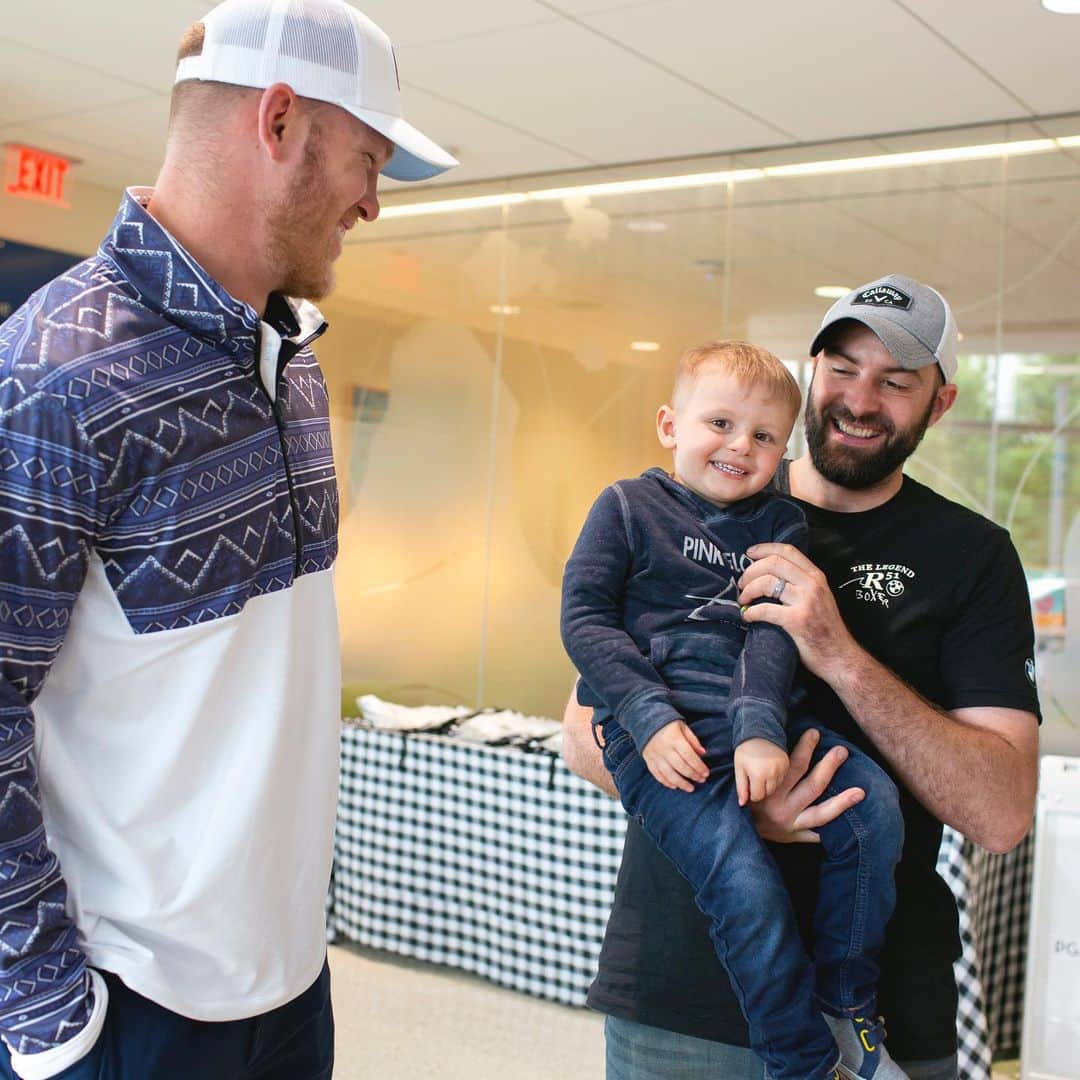 3M（スリーエム）さんのインスタグラム写真 - (3M（スリーエム）Instagram)「This is #GolfThatMatters. #3MOpen Ambassador @kylerudolph82 & @annikas59 made a visit to @umnhealth to kick off the @3mopen. As a pillar charity, grants from the 3M Open Fund will help bring hope and healing to young patients and their families.」7月3日 2時08分 - 3m