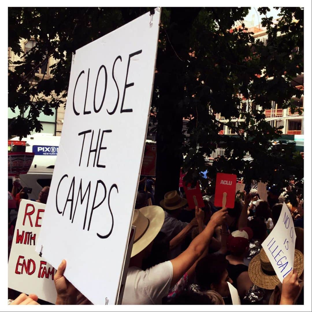 マット・ディロンさんのインスタグラム写真 - (マット・ディロンInstagram)「Close the camps now and stop separating children from there families at the border. It’s inhuman and disgusting. #closethecamps #nyc」7月3日 2時21分 - mattdillon