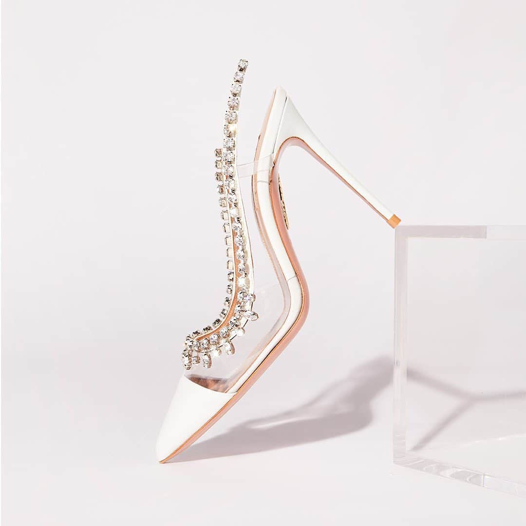 Aquazzuraさんのインスタグラム写真 - (AquazzuraInstagram)「The perfect choice for day or night. Made from supple calf leather in fresh white and clear PVC panels, our Temptation Crystal Pump is embellished with crystals. #AQUAZZURA #AQUAZZURAPumps」7月3日 2時15分 - aquazzura