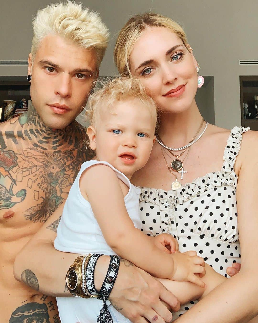 キアラ・フェラーニさんのインスタグラム写真 - (キアラ・フェラーニInstagram)「The Ferragnez are all blonde now 👱🏼‍♂️👶🏼👱🏻‍♀️」7月3日 2時22分 - chiaraferragni