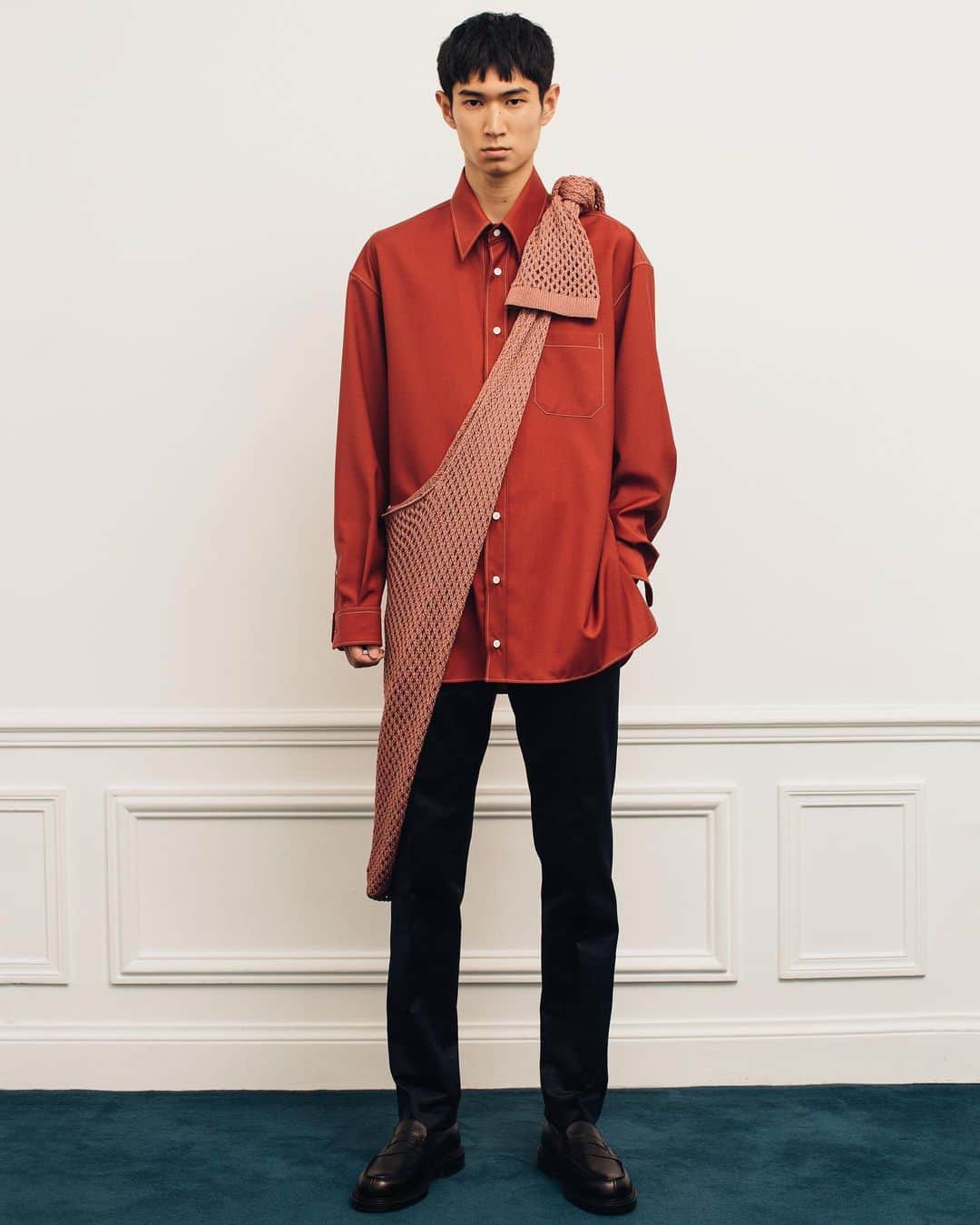のインスタグラム：「Pour la présentation de sa nouvelle collection, le jeune label parisien Uniforme chaussait tous ses modèles de Mocassins 180 Triple Semelle, lisses ou perforés. __  J.M.Weston’s fashion week. #JMWeston @uniformeparis #UniformeParis #PFW #Paris #Fashion #Shoes」
