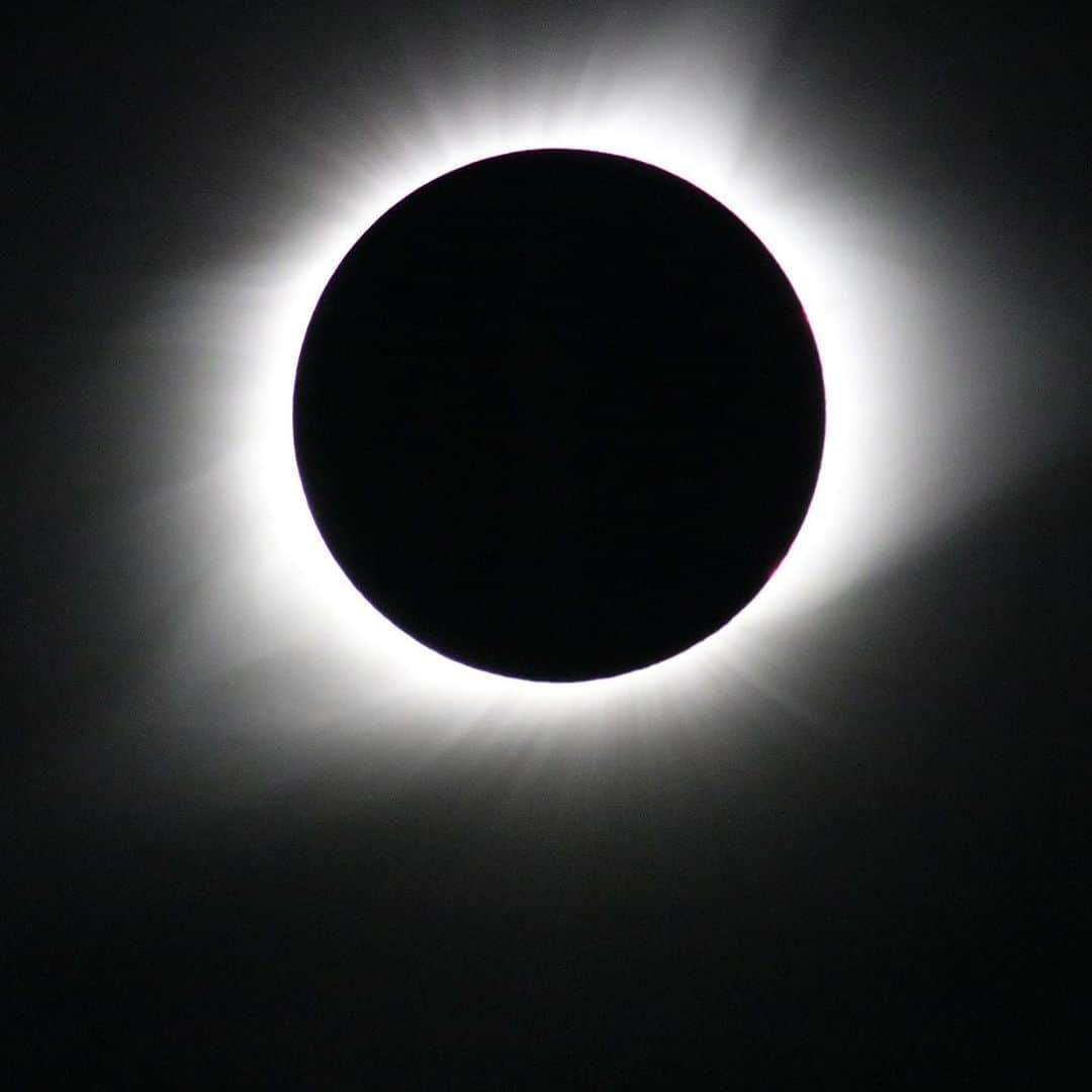 NASAさんのインスタグラム写真 - (NASAInstagram)「On July 2, a total solar eclipse passes over parts of Argentina and Chile! ☀️🌗🌎 Total solar eclipses happen when the Moon passes directly between the Sun and Earth, casting its shadow onto Earth's surface. People in the inner part of the Moon's shadow experience a total solar eclipse, while those in the outer part of the shadow have the chance to witness a partial solar eclipse.  During a total solar eclipse, the Moon blocks out the Sun's bright face, revealing the comparatively faint outer atmosphere, the corona, seen in the second image. The corona is a dynamic region that is thought to hold the answers to questions about the fundamental physics of the Sun.  It’s never safe to look directly at the uneclipsed or partially eclipsed Sun – so you’ll need special solar viewing glasses or an indirect viewing method, like pinhole projection, to watch at the eclipse.  Watch real-time views on nasa.gov/live starting at 3pm ET / 12pm PT on July 2.  Obtén más información sobre el eclipse: @nasa_es  #nasa #space #science #sun #eclipse #solareclipse」7月3日 2時33分 - nasagoddard