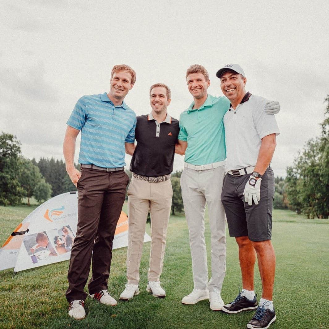 フィリップ・ラームさんのインスタグラム写真 - (フィリップ・ラームInstagram)「Golfen für den guten Zweck beim YoungWings Benefiz-Golfturnier 2019 – vielen Dank an die @nicolaidisyoungwingsstiftung & @esmuellert für die Einladung! @giovaneelber @andreas_ottl  Golfing for a good cause at the YoungWings Charity Golf Tournament 2019 - many thanks to @nicolaidisyoungwingsstiftung & @esmuellert for the invitation!」7月3日 2時59分 - philipplahm