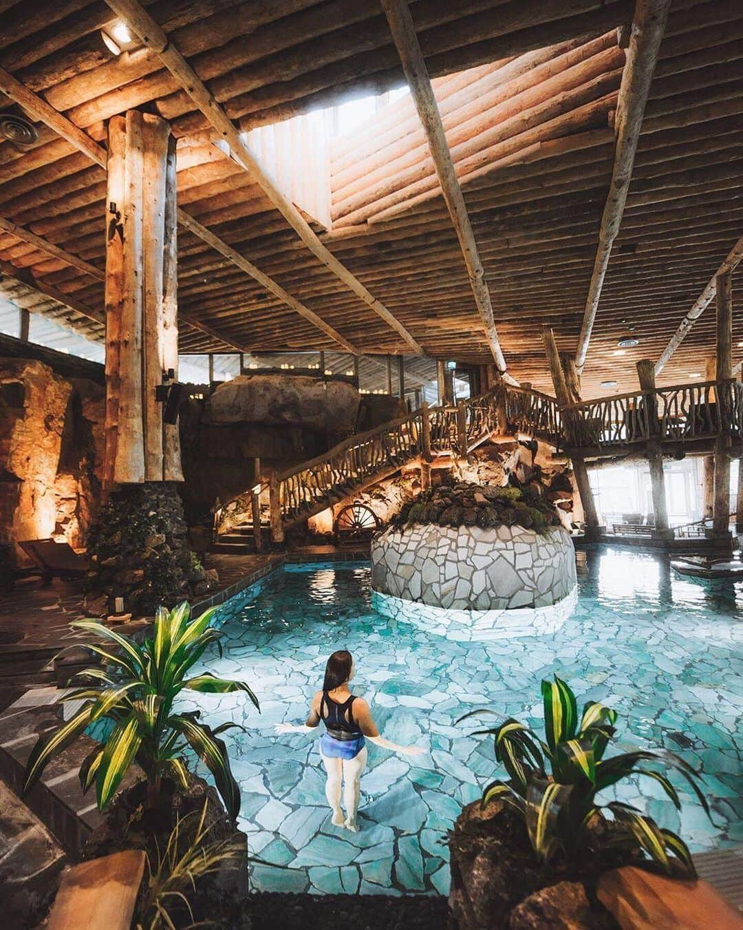 BEAUTIFUL HOTELSさんのインスタグラム写真 - (BEAUTIFUL HOTELSInstagram)「The spa at the hotel & spa resort in Järvisydän is built into the natural rocks and overlooks Lake Saimaa. Tag a friend you would relax in Finland with! 🇫🇮 (📷: @joonaslinkola 📍:Hotel and Spa Resort, Järvisydän, Saimaa)」7月3日 3時03分 - beautifulhotels