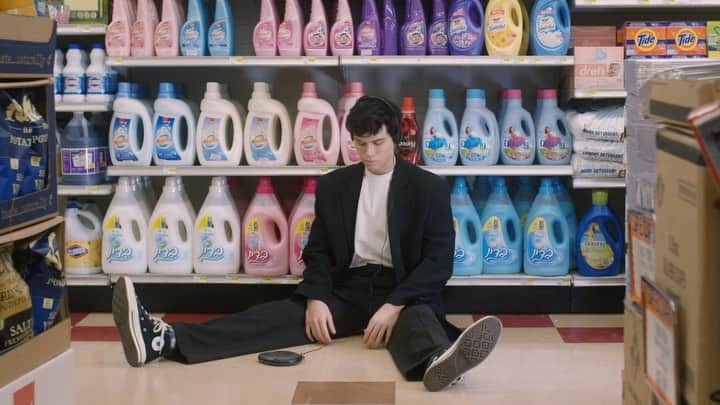 エイダン・J・アレクサンダーのインスタグラム：「guts vid out now 🥺 directed by @bobbytooyoung and @scottrossfilm the legends」