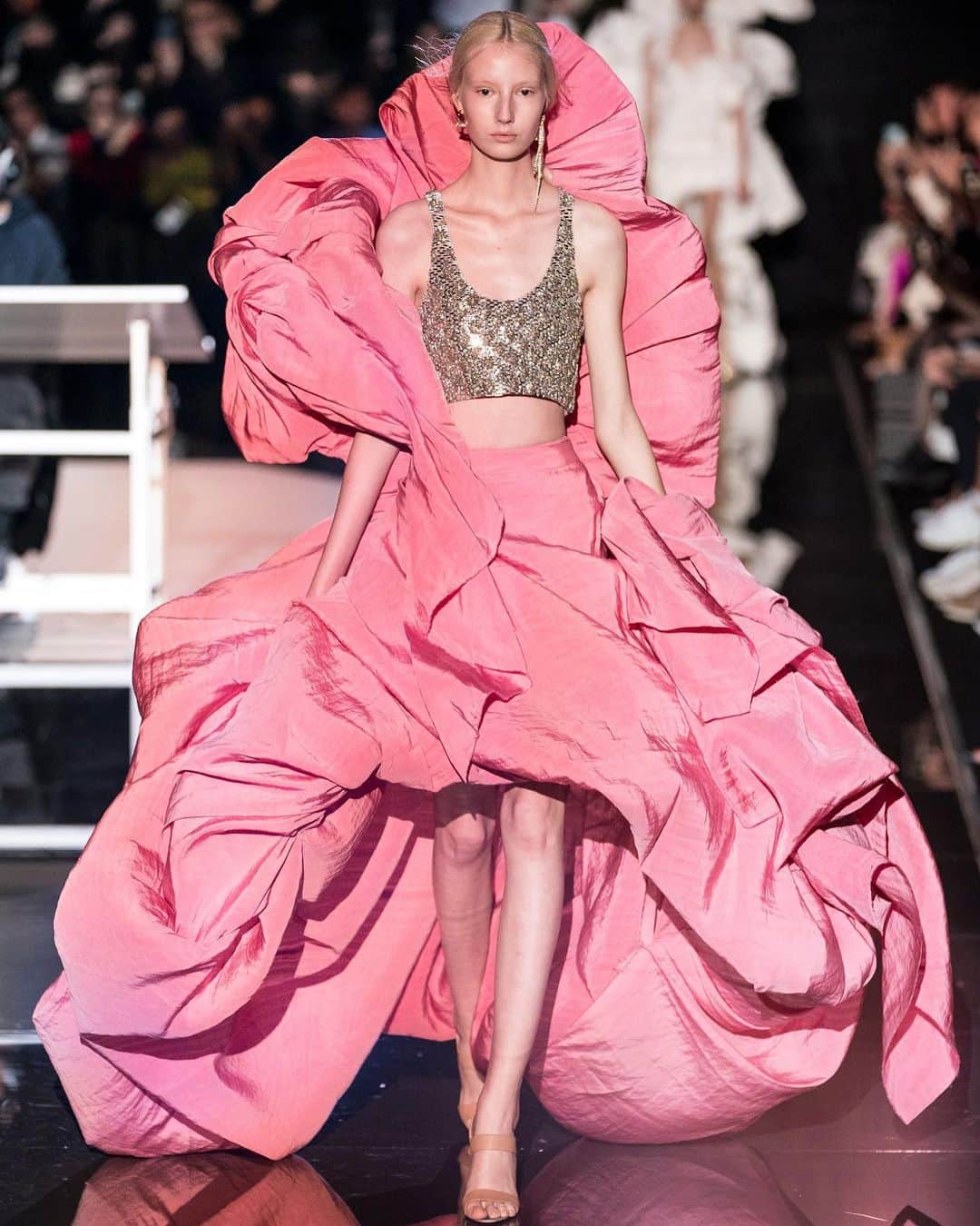 Fashion Weekのインスタグラム：「Creative Director @danielroseberry's debut @schiaparelli couture collection boasted larger-than-life silhouettes with a surreal twist. 👈 For a look at the dreamy collection.」