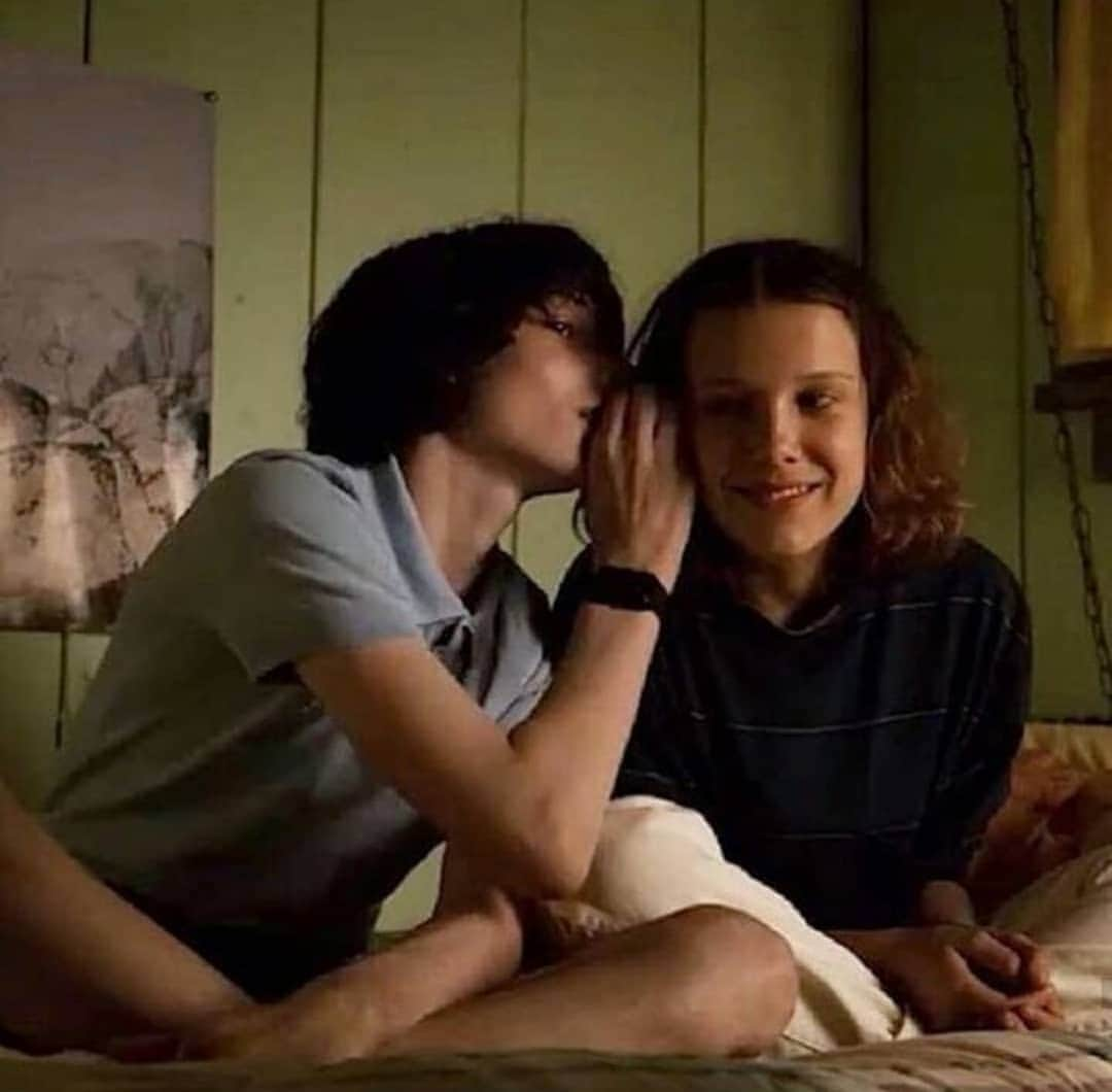 ミリー・ボビー・ブラウンさんのインスタグラム写真 - (ミリー・ボビー・ブラウンInstagram)「its nearly time to get your binge on... okurrrrr #strangerthings3」7月3日 3時26分 - milliebobbybrown