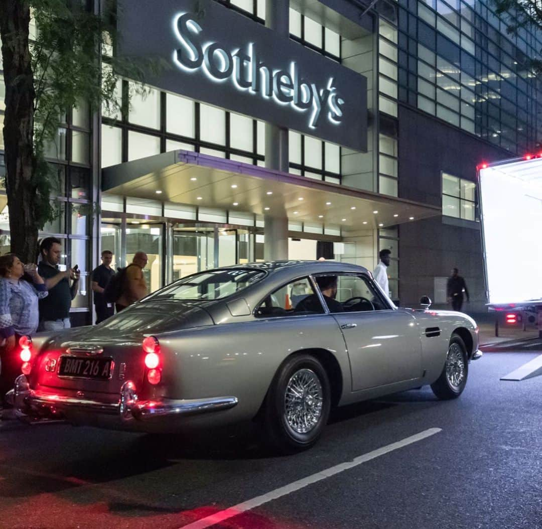 サザビーズさんのインスタグラム写真 - (サザビーズInstagram)「007 has landed in Manhattan! This original James Bond 1965 Aston Martin DB5, complete with 13 fully functional gadgets, is now on public display in the lobby of our New York headquarters located at 1334 York Avenue. Make a pit stop to view one of just three surviving examples commissioned by Eon Productions and outfitted with MI6 Q Brand specifications as pictured in the Bond movies ‘Goldfinger’ and ‘Thunderball’. On view in #NYC through the month of July, the DB5 will lead ‘An Evening with Aston Martin', a special single-marque auction on August 15, that will kick off @rmsothebys 2019 Monterey auction series. #RMMonterey #AstonMartin #Bond #JamesBond #007 #DB5 #BondCar #Aston #Goldfinger #Thunderball #Monterey #Montereycarweek #pebblebeach #RMSothebys #bondjamesbond」7月3日 3時33分 - sothebys