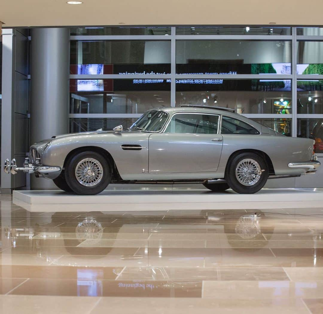 サザビーズさんのインスタグラム写真 - (サザビーズInstagram)「007 has landed in Manhattan! This original James Bond 1965 Aston Martin DB5, complete with 13 fully functional gadgets, is now on public display in the lobby of our New York headquarters located at 1334 York Avenue. Make a pit stop to view one of just three surviving examples commissioned by Eon Productions and outfitted with MI6 Q Brand specifications as pictured in the Bond movies ‘Goldfinger’ and ‘Thunderball’. On view in #NYC through the month of July, the DB5 will lead ‘An Evening with Aston Martin', a special single-marque auction on August 15, that will kick off @rmsothebys 2019 Monterey auction series. #RMMonterey #AstonMartin #Bond #JamesBond #007 #DB5 #BondCar #Aston #Goldfinger #Thunderball #Monterey #Montereycarweek #pebblebeach #RMSothebys #bondjamesbond」7月3日 3時33分 - sothebys