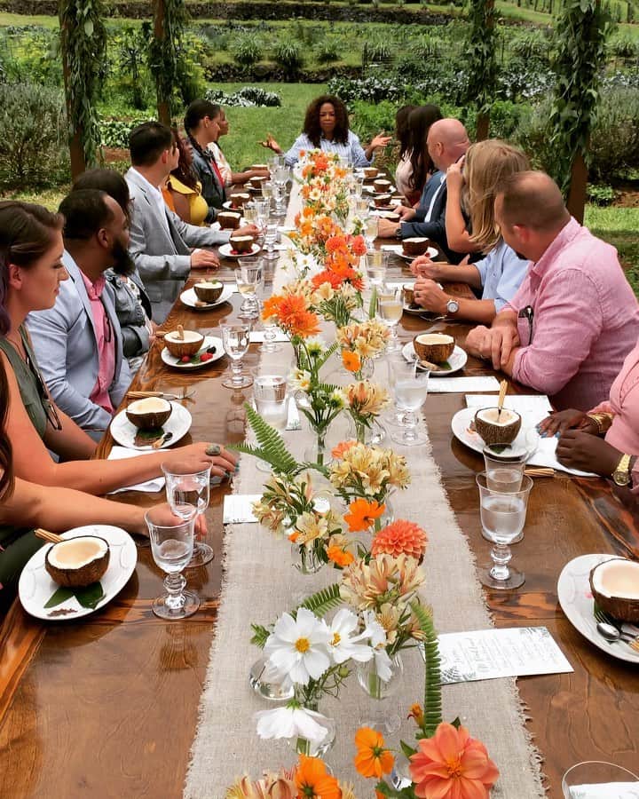 のインスタグラム：「This weekend I invited 10 members of @WW and their guests to my ranch in Hawaii…something I’ve never done before! They went hiking, swimming, and horseback riding and joined me for lunch and dinner. I was inspired by their stories because whatever weight they lost—from 9 to 145 pounds— gave them the freedom to live the life they most dreamed of. Check out my stories for more on the day. #OWandWW #wellnessthatworks」
