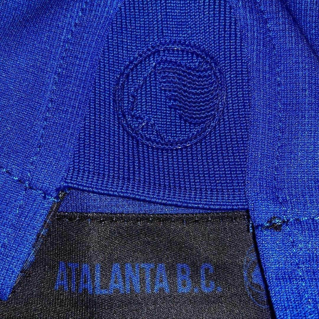 アタランタBCさんのインスタグラム写真 - (アタランタBCInstagram)「Coming 🔜 ... 😏 #StayTuned 📲⚫️🔵 - #GoAtalantaGo #Atalanta3uropa #AtalantaLife #Atalanta #Bergamo」7月3日 3時36分 - atalantabc