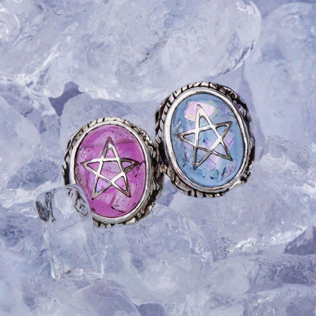 のインスタグラム：「Ice cold... Aquamarine & Lavender available at AngelHeartRing.com #AlexStreeter  #AngelHeartRing」