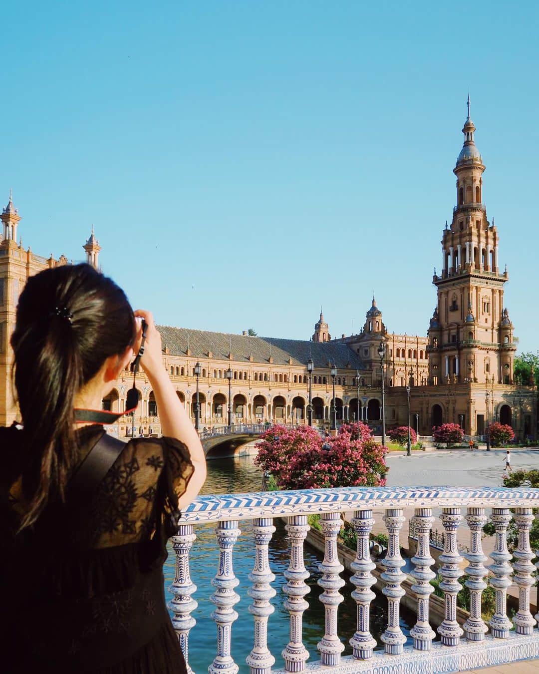 瀧田彩のインスタグラム：「帰ってきました〜🇪🇸✨﻿ ﻿ スペイン本当に素晴らしかったです😆‼️﻿ 雰囲気や街並みもそうですが、何よりスペインの方々がすごく優しくて！﻿ 言葉が通じないことが怖くなくなるぐらい、皆さん親切で温かかったです🥺💗﻿ また必ず行きたい☺️🇪🇸💕💕﻿ ﻿ たくさん写真撮ったので、少しづつ記録代わりに上げていきたいと思います📷﻿ ﻿ ﻿ #spain #スペイン #스페인 #スペイン旅行 #스페인여행」