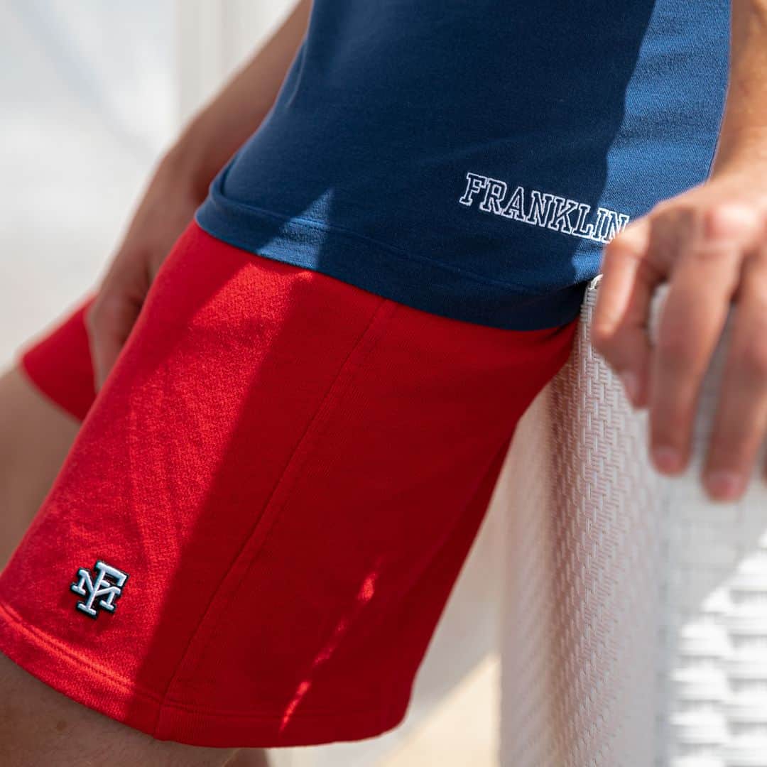 フランクリン&マーシャルのインスタグラム：「Get the right style with F&M.  #franklinandmarshall #fashion #fashionformen #outfit #outfitformen #ss19 #newseason #newcollection #summer #highsummer #style #cool #colour #attitude #details #mood #red #beach #pants」