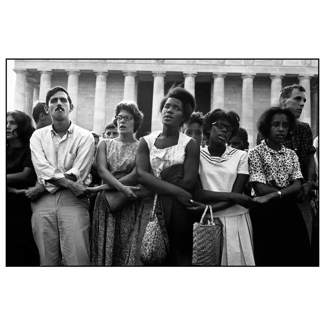 Magnum Photosさんのインスタグラム写真 - (Magnum PhotosInstagram)「The March on Washington. Washington, DC. USA. August 28, 1963. . Today marks the 55th anniversary of the Civil Rights Act of 1964, which outlawed discrimination based on race, color, religion, sex, or national origin. . © #LeonardFreed/#MagnumPhotos . #civilrights #civilrightsact #civilrightsmovement」7月3日 4時01分 - magnumphotos