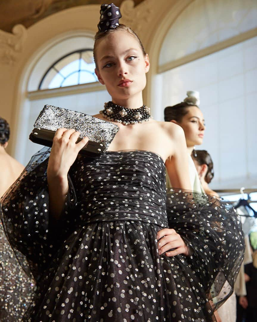 Armani Officialさんのインスタグラム写真 - (Armani OfficialInstagram)「Shimmering polka dots from the #GiorgioArmaniPrivé FW 2019-2020 collection #pfw  Credits: @alfredo_piola」7月3日 4時01分 - emporioarmani