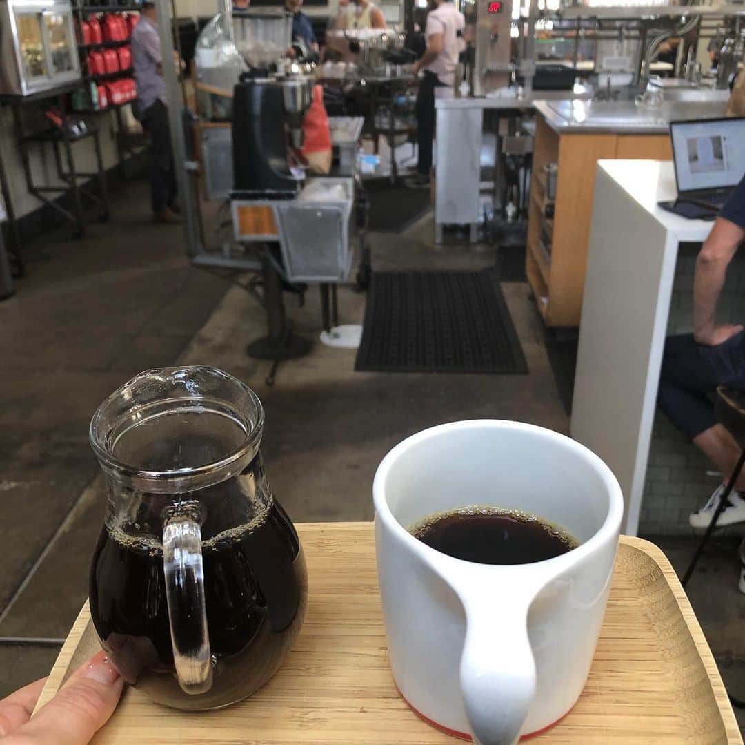 行正り香さんのインスタグラム写真 - (行正り香Instagram)「コーヒーやさん巡りをしています。もうすぐお仕事。ドキドキ。#rikayukimasa #行正り香#ロス」7月3日 4時03分 - rikayukimasa
