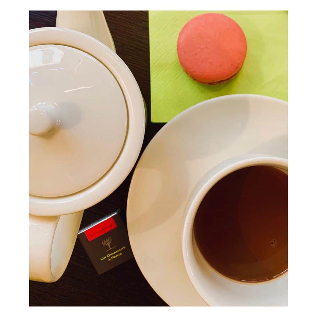 メグ・ライアンのインスタグラム：「Best hot chocolate in Paris! @dimancheaparis」