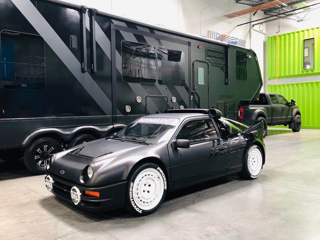 ケン・ブロックさんのインスタグラム写真 - (ケン・ブロックInstagram)「A few months ago, the team at @GrandDesignRV reached out and asked if I’d be interested in working on a custom Momentum toy hauler with them. I obviously had to think long and hard about that one! Ha. Of course I said YES (because I love going out into the world with my Can-Ams and my kid's dirt bikes and gear and go camping/enjoy nature and these are one of the best ways to go do that kind of stuff) and I knew exactly what I wanted to do with it in terms of graphics: match it to my Ford RS200! The trailer turned out AMAZING and I’m hyped to get this thing out in the wild ASAP. More details on the interior to come, but for now here’s a gallery of it at my Hoonigan Racing shop in Park City, looking proper hooked up to our team Ford F-450 and next to my RS200.  #blackmaybemyfavoritecolor #sorryartschoolpeoplesIcallitacolor #GrandDesignRV #FordRS200」7月3日 4時18分 - kblock43