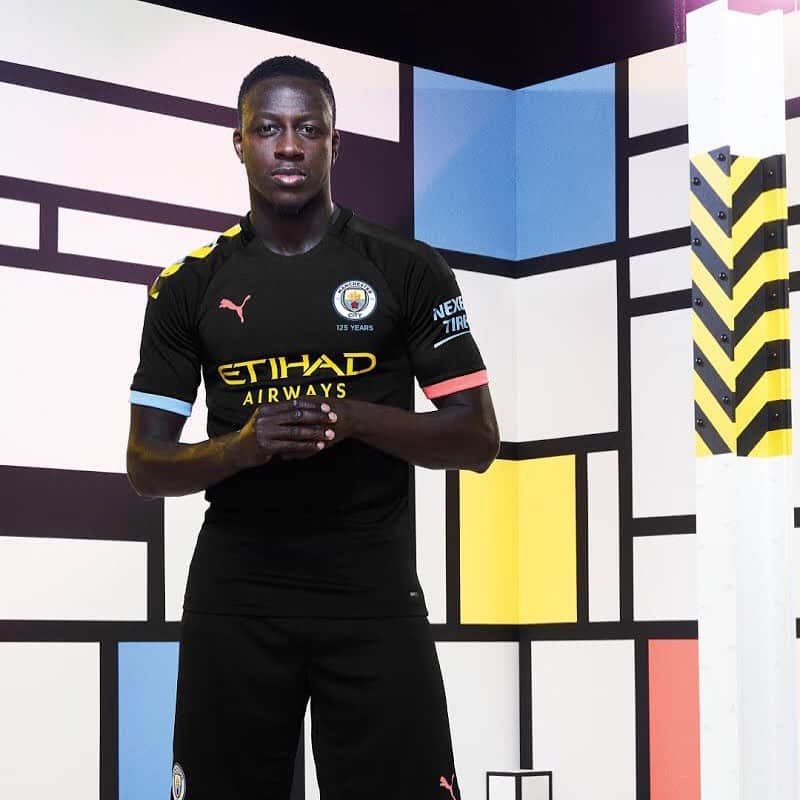 バンジャマン・メンディのインスタグラム：「@mancity 🦈🦈🦈」