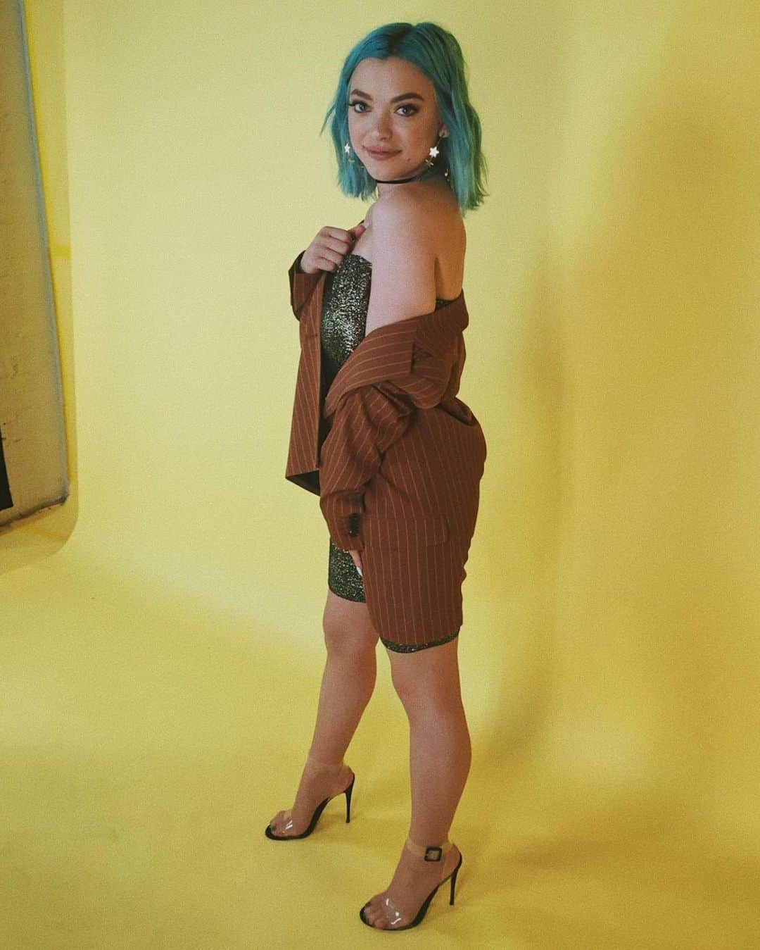HEY VIOLETのインスタグラム：「@genius!!! so glad re got to spill all the tea on “better by myself”!!!! y’all can go watch it NOW!! thank u thank u thank u thank u」
