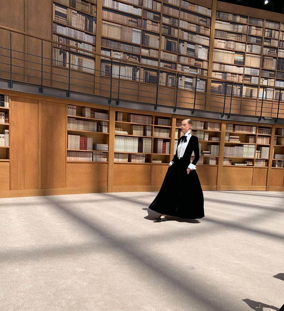 のインスタグラム：「Très sage... merci  to the Chanel team @chanelofficial, thank you @virginieviard for the beautiful show. #eleganzasenzatempo」