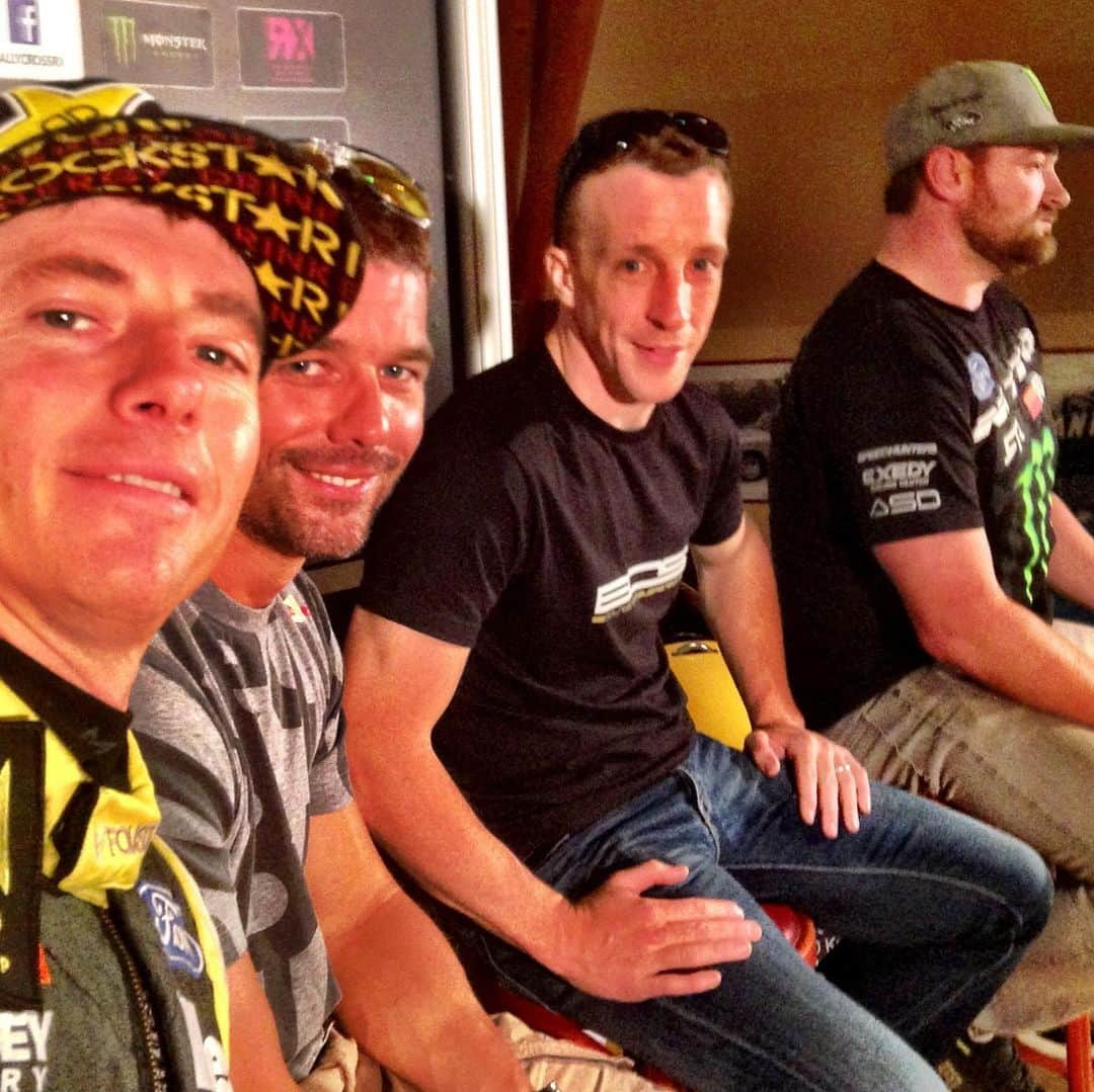 タナー・フォウストさんのインスタグラム写真 - (タナー・フォウストInstagram)「Throwback to press conference in France with @krismeeke @sebloebofficiel and  @vaughngittinjr !  I feel so lucky to have fought on both fields of battle. 🙌🏻」7月3日 4時39分 - tannerfoust