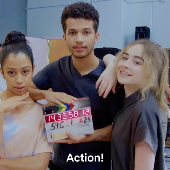 サブリナ・カーペンターのインスタグラム：「@workitmovie coming soon to @netflix 👯‍♀️」