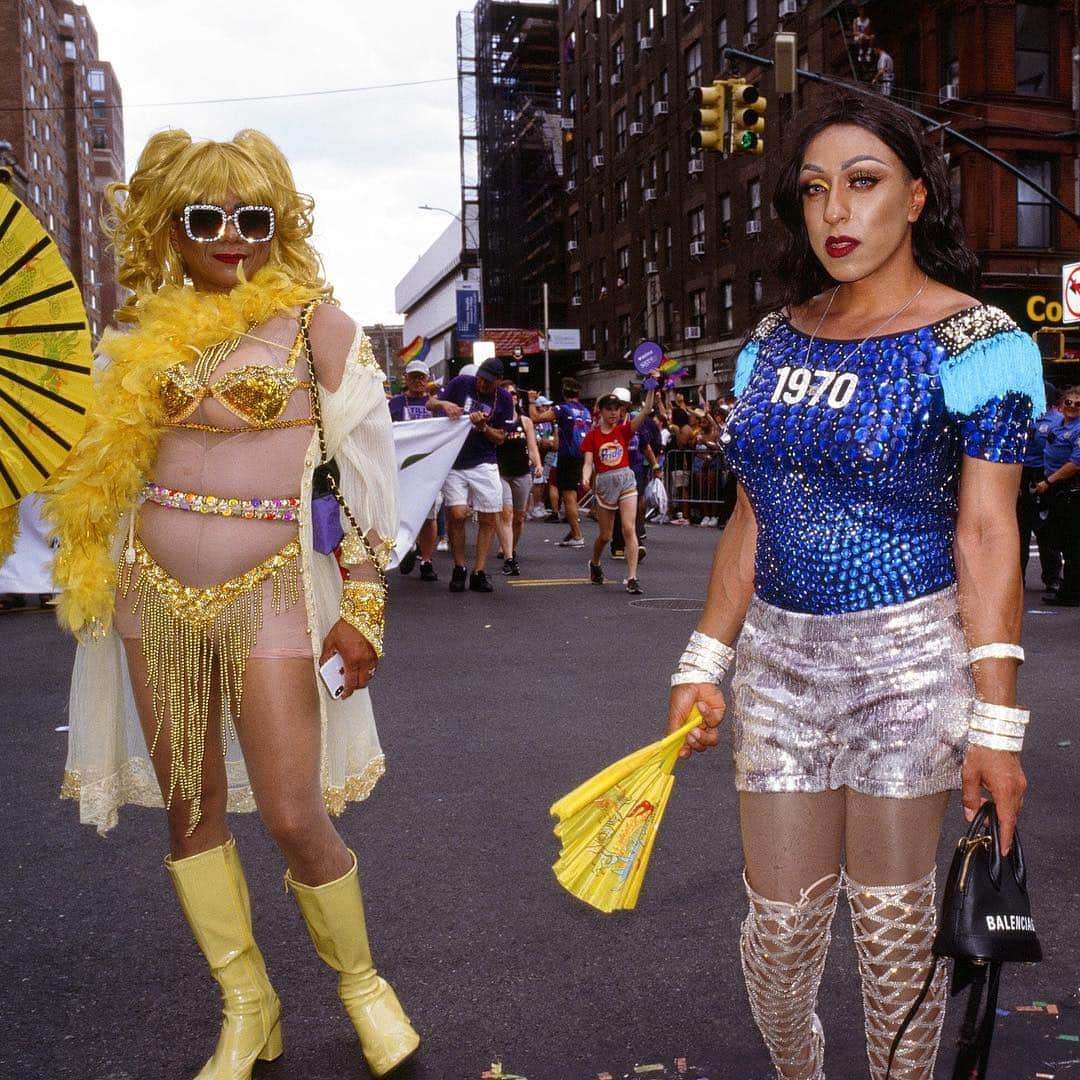 Vogue Runwayさんのインスタグラム写真 - (Vogue RunwayInstagram)「New York City was awash in rainbows all June, but no more so than on Sunday, when the official #Pride Parade took place in Manhattan. Photographer Daniel Arnold was there to capture NYC's biggest Pride ever. Tap the link in our bio to see all of his photos. Photographed by @arnold_daniel」7月3日 4時43分 - voguerunway