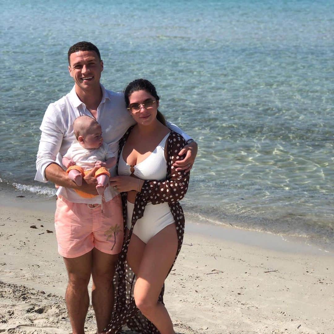ジェームス・チェスターのインスタグラム：「First Family Summer 👪🇬🇷🇵🇹」