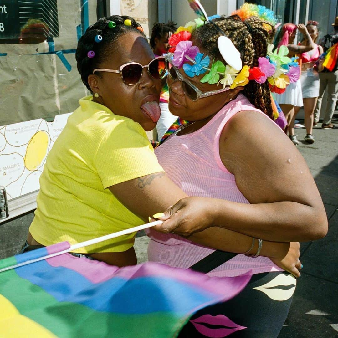 Vogueさんのインスタグラム写真 - (VogueInstagram)「Commemorating the 50th anniversary of the Stonewall Riots, the complicated history, joyous present, and still-nascent future were on the minds of all the #Pride revelers. Tap the link in our bio to see more from New York City's #Pride celebrations this past Sunday. Photographed by @arnold_daniel」7月3日 4時49分 - voguemagazine