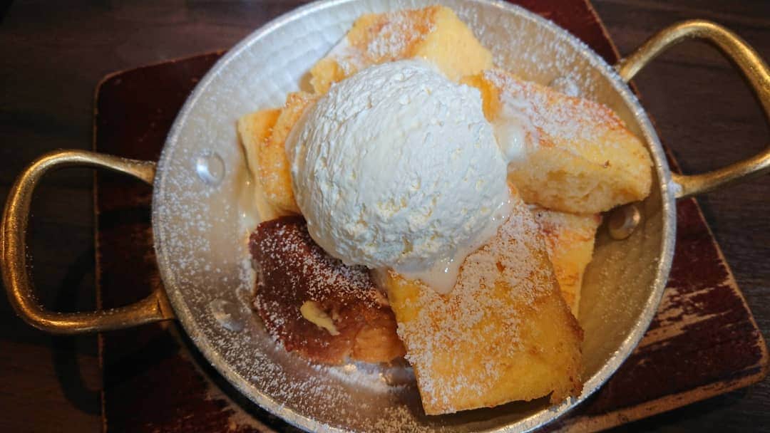 のインスタグラム：「甘いものが毎日止まりません。  太るの分かってても食べれる幸せが大きすぎて食べるのはやめられません(笑)  #フレンチトースト #パンケーキ #スフレ #スフレパンケーキ #チョコ #🍫 #🥞 #アイス #バニラ #トッピング #甘党 #甘党男子 #星野珈琲 #甘いもの中毒」