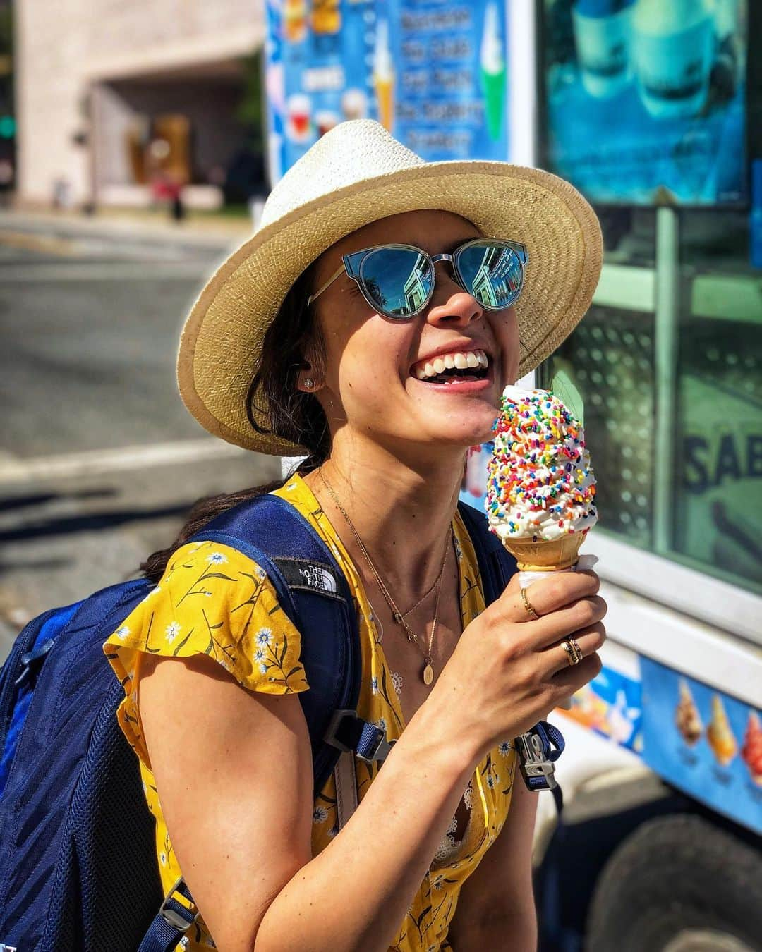 エヴァン・ベイツさんのインスタグラム写真 - (エヴァン・ベイツInstagram)「HBD to my ice cream cone with sprinkles, the color in my life, Ms. Madison Chock, @chockolate02. Go wish her a happy birthday 🎈🎁🎉🍦」7月3日 4時58分 - evan_bates