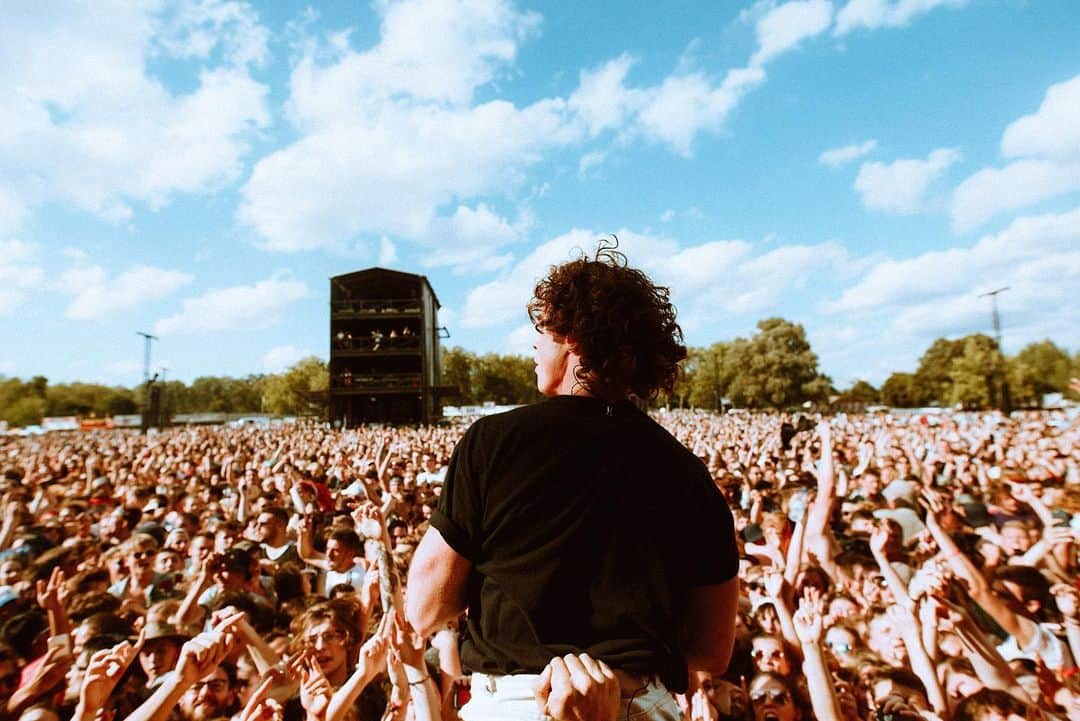 Don Brocoさんのインスタグラム写真 - (Don BrocoInstagram)「☀️ Festival season is well and truly underway & it feels damn good 🙌 next up for us are @madcoolfestival Madrid 🇪🇸 & @meomaresvivas Porto 🇵🇹 Can’t wait to see ya 👋」7月3日 5時02分 - donbroco